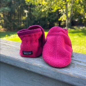 Patagonia Kids Slippers in Bright Pink